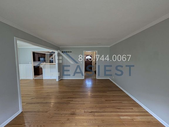 3rd image of 7701 W 98th St