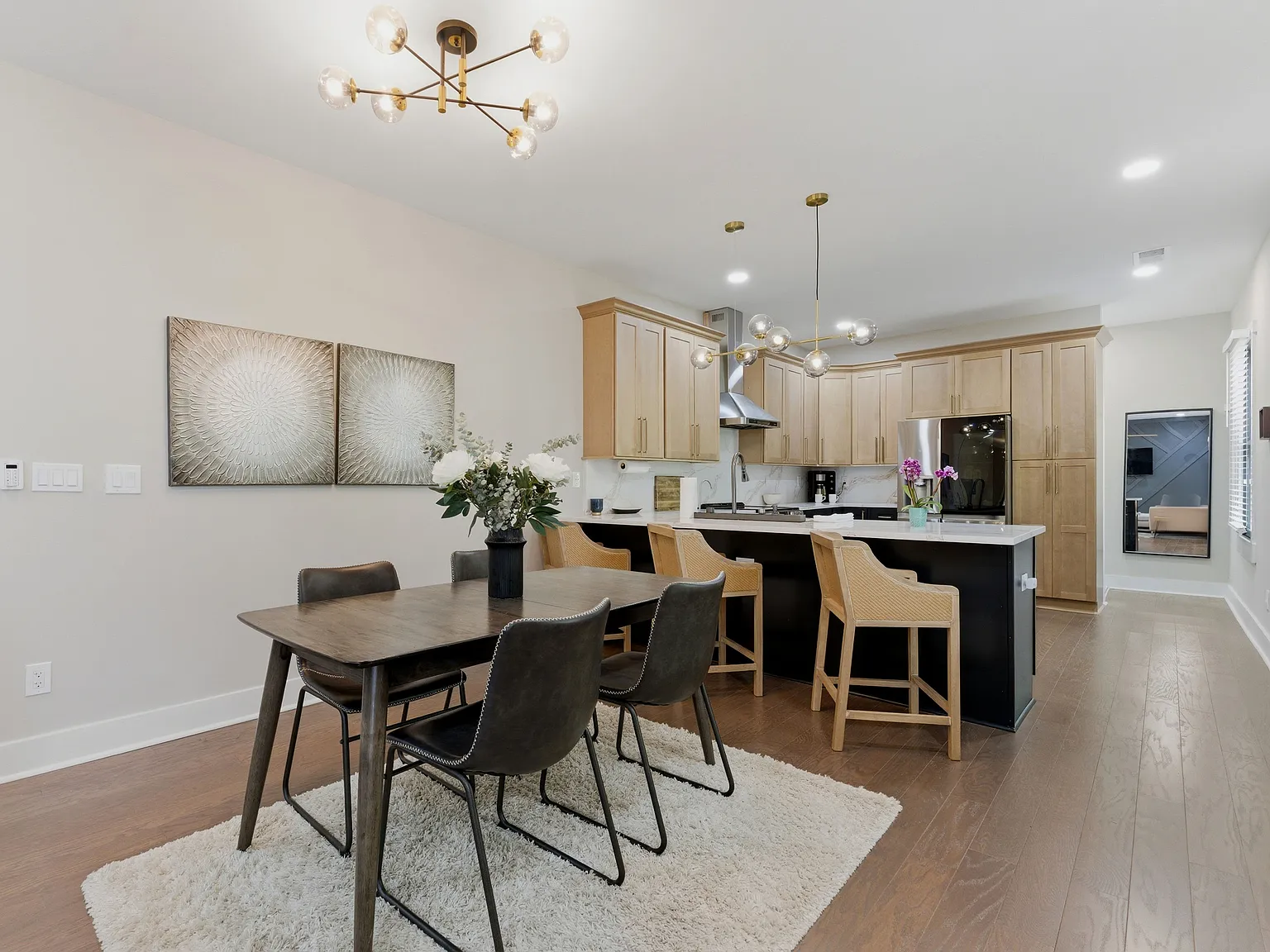 4 bed, 1898 sqft, $6,000 — Photo 4