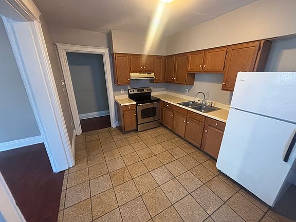 2nd image of 1100 W King St #4
