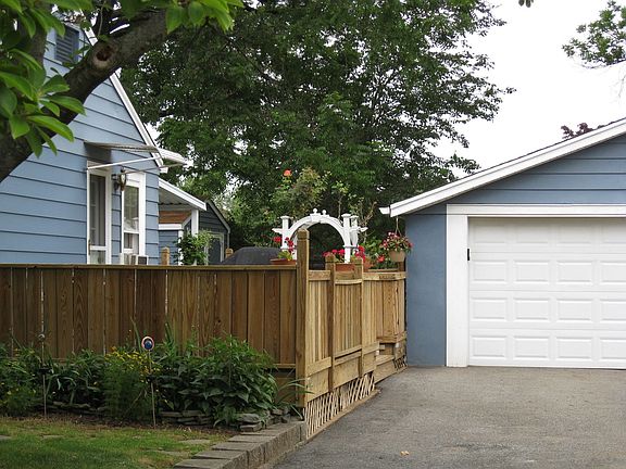 25'x12' deck great for entertaining