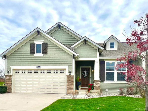7644 Sofia Dr SW Unit 44, Byron Center, MI 49315