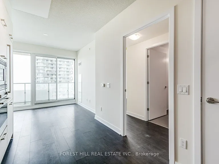 2221 Yonge St #5210 — Photo 13