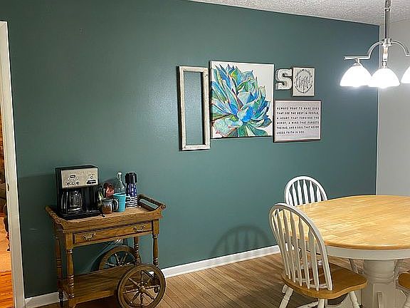 5th image of 613 Country Club Dr