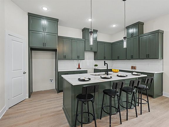 5th image of 3109 Karen St