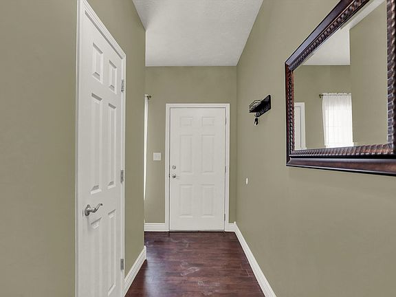3rd image of 1121 Grovewood Dr