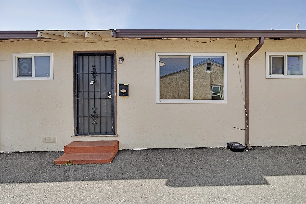 Building Photo - 13231 Menlo St #2