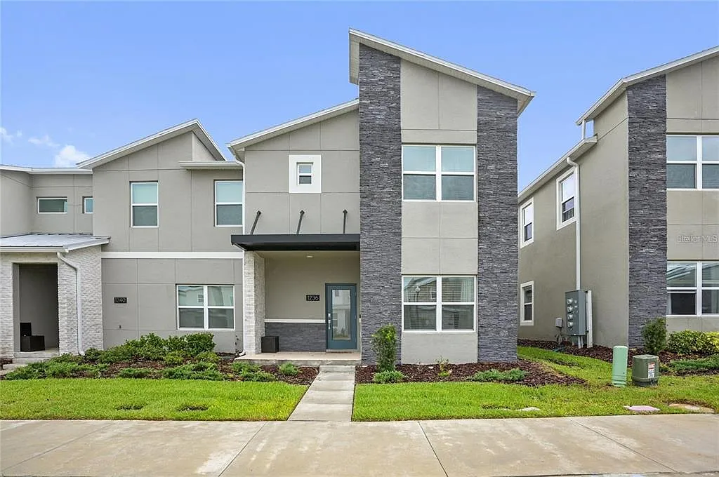 5 bed, 4.0 bath, 2167 sqft, $2,800 — Photo 1