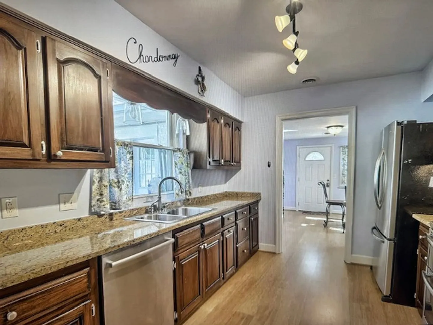 4 Bedroom 2.5 Bathroom Home — Photo 4