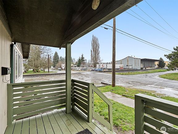 5th image of 1025 E St