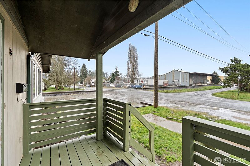 5th image of 1025 E St