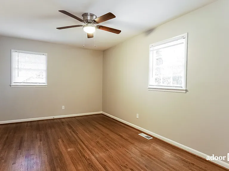 1032 Medina Dr — Photo 9