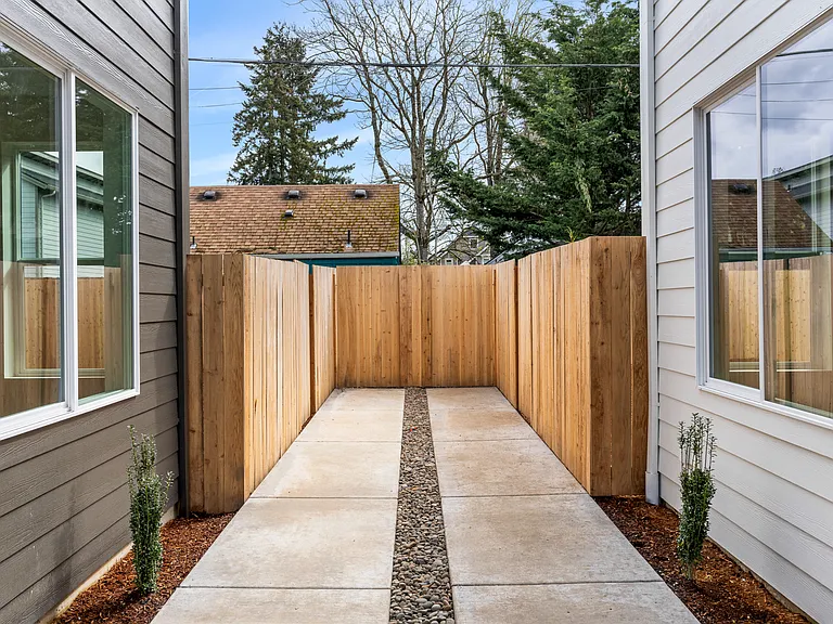 1 Month Free Rent! Brand New 2bd/1.5bath Townhome Mt. Scott-Arleta Gem! — Photo 8