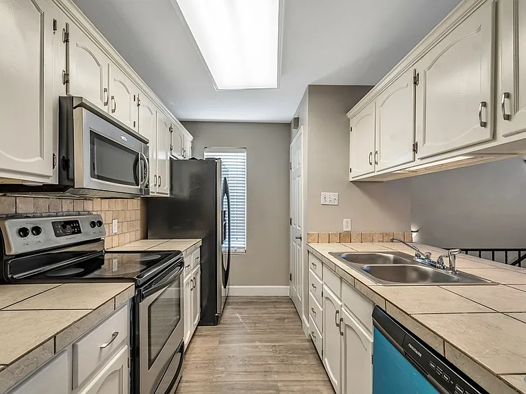 422 W Pecan Ave #D — Photo 14