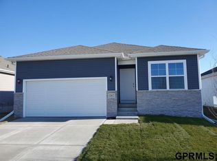 11611 Port Royal Dr, Papillion, NE 68046