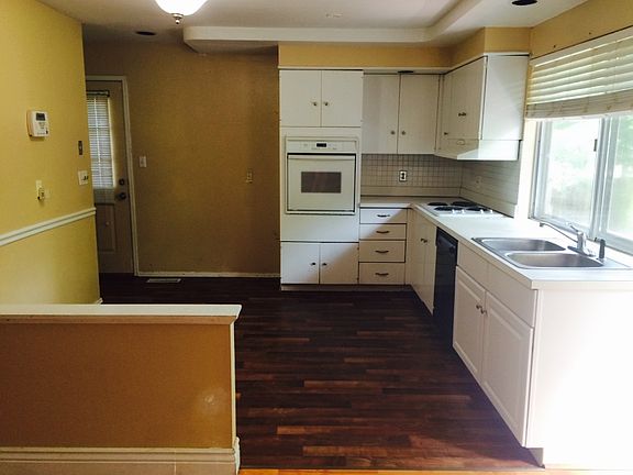2nd image of 3468 Whispering Woods Dr