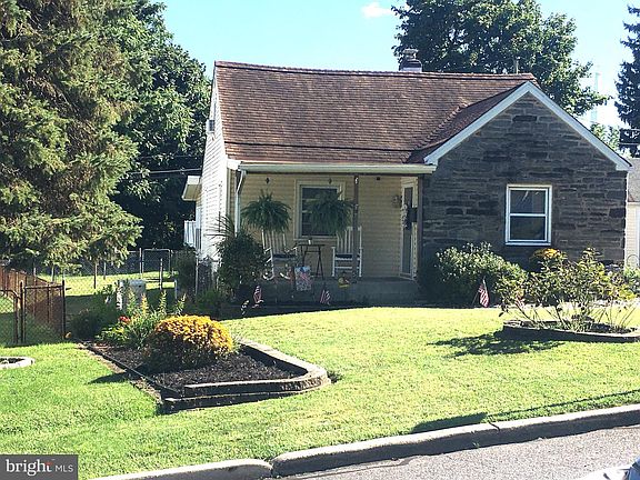 2nd image of 5 Sheridan Ln