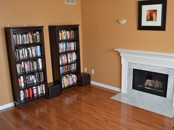 5th image of 106 Lee St