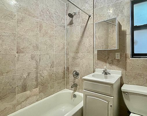 5th image of 176 Stanton St #2