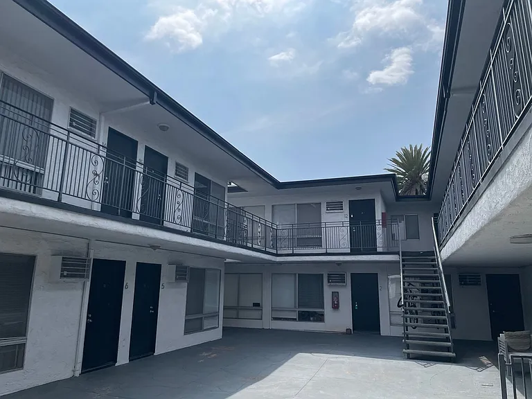 Jordan Court Apartments — Photo 1