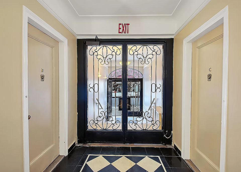 1st image of 20 W 84th St APT 1B