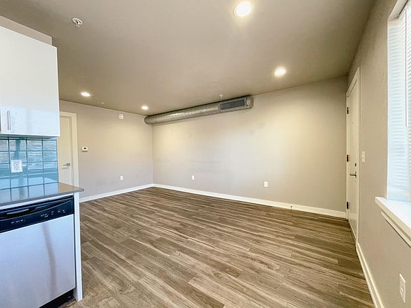 5th image of 2000 N Blackwelder Ave #10753331