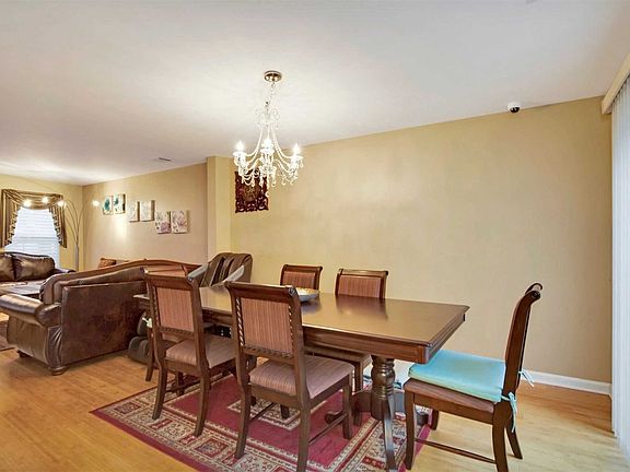 5th image of 67 Biltmore Cir