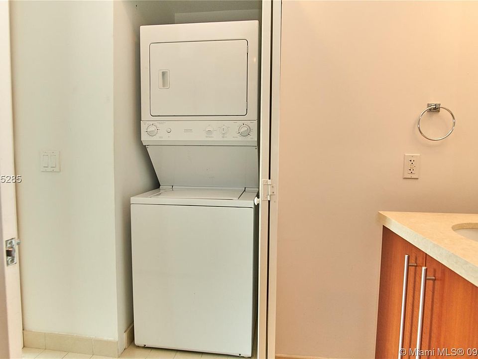 1st image of 1111 SW 1st Ave APT 2823E