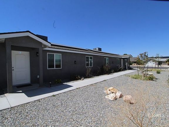 4th image of 915 W Dolphin Ave