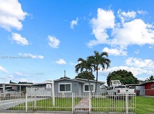 872 SE 4th Pl, Hialeah, FL 33010