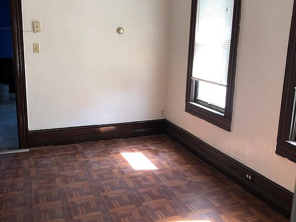 4th image of 1529 E 32nd St