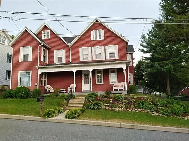 330 New St photo 1