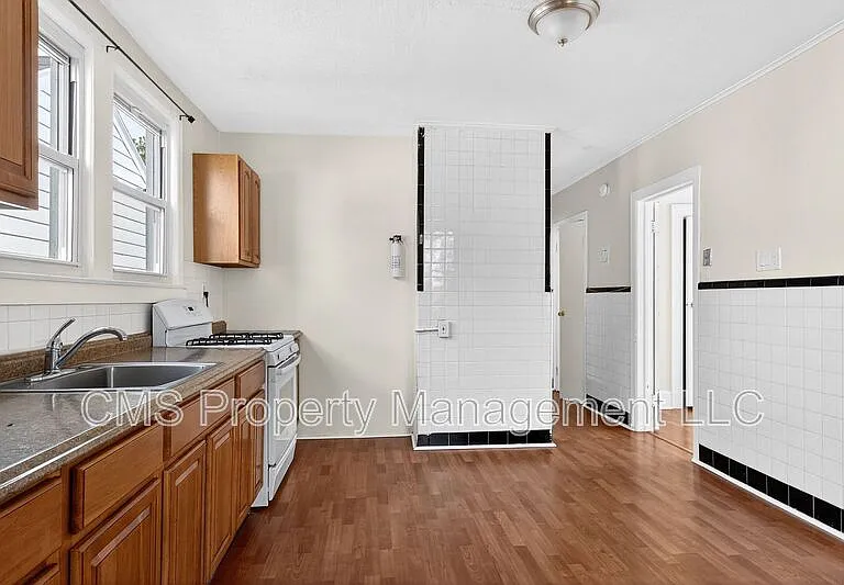 49 Welland Ave #2 — Photo 21