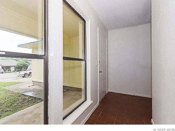 2nd image of 4904 S Hickory Ave