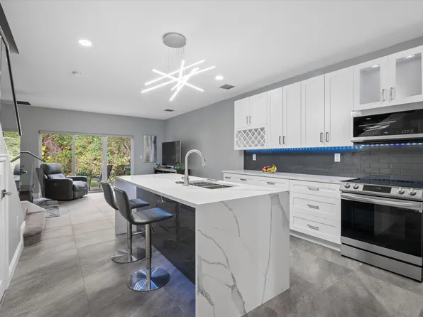 2507 NW 31st Court #2507, Oakland Park, FL 33309