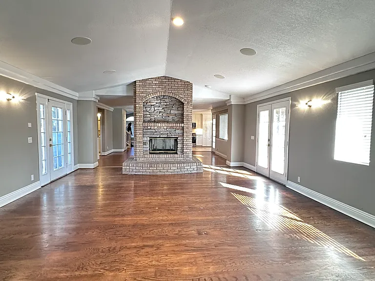 2123 Deland Ct — Photo 11