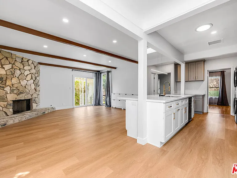 1400 W Clark Ave — Photo 14