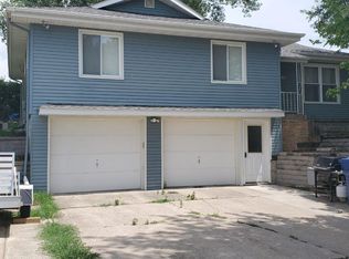 702 Sunset Dr, Denison, IA 51442