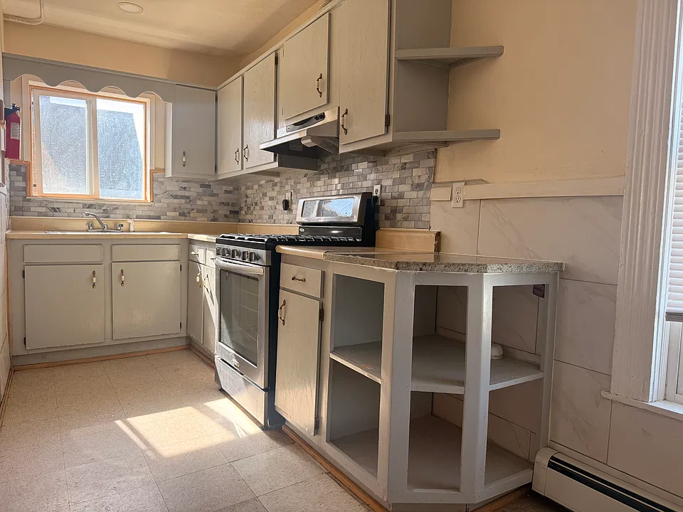 276 Lonsdale Ave #3