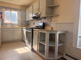 276 Lonsdale Ave Floor 3, Pawtucket, RI 02860