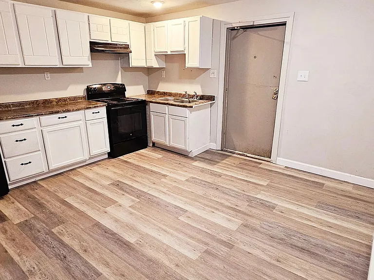 136 Sunnyslope Dr — Photo 1