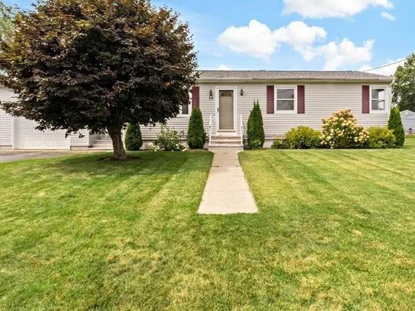 79 Brushwood Dr, Somerset, MA 02726