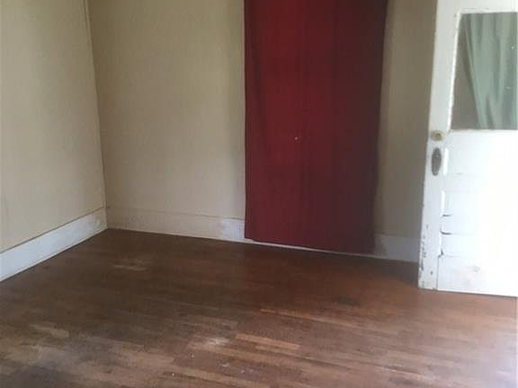 3rd image of 808 W Avenue A