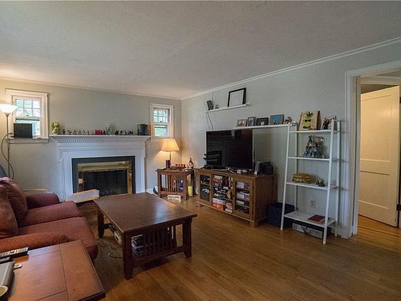3rd image of 123 Glenwood St