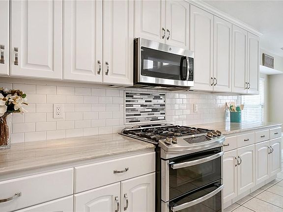 2nd image of 3514 Sea Breeze Ln
