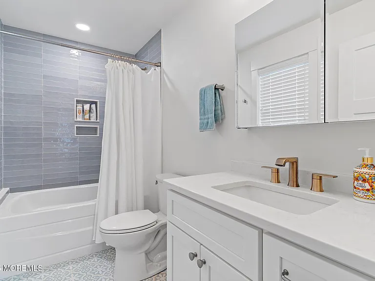 53 Sheridan Ave — Photo 17