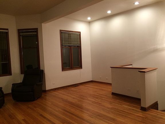 4th image of 3149 N Southport Ave #2