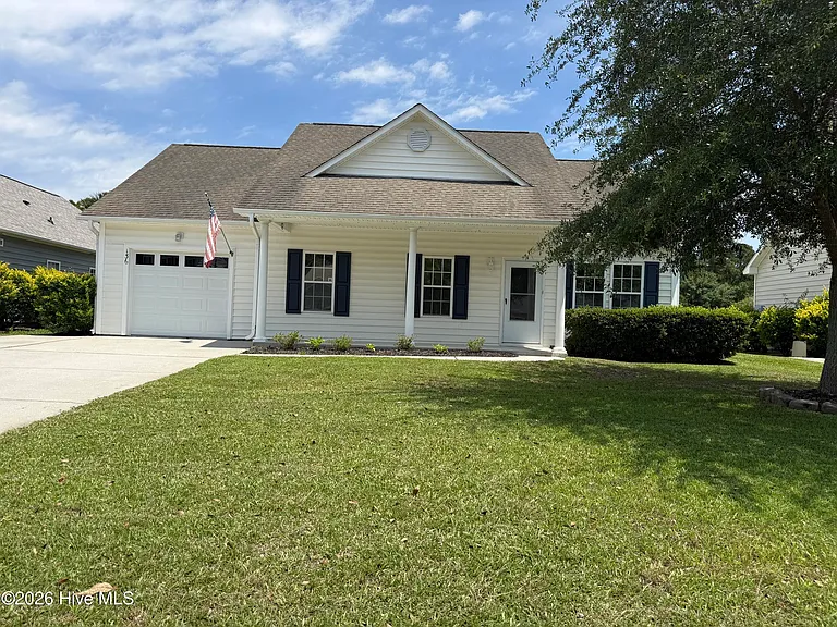 136 N Palm Dr — Photo 19