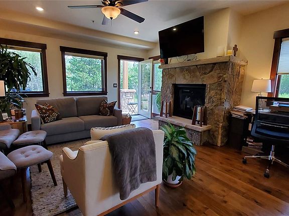 3rd image of 830 Blue River Pkwy #103