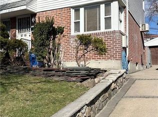 6715 215th St, Oakland Gardens, NY 11364