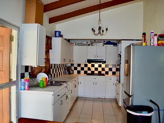 2nd image of 319 Strawberry Hill Est #Qu